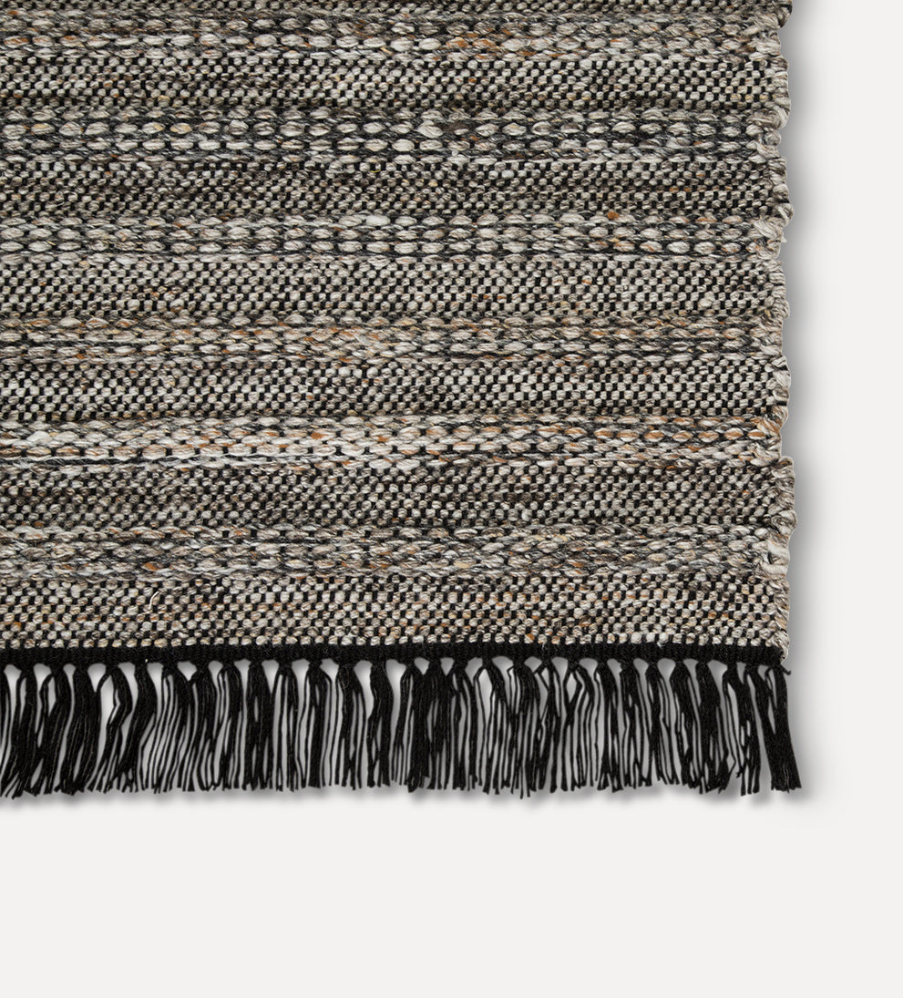  black-toned pet yarn rug